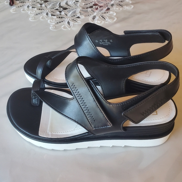 Franco Sarto, women sandals sz 8M. - Picture 2 of 5